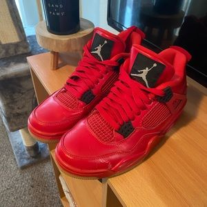 Jordan 4’s size 7 in Women